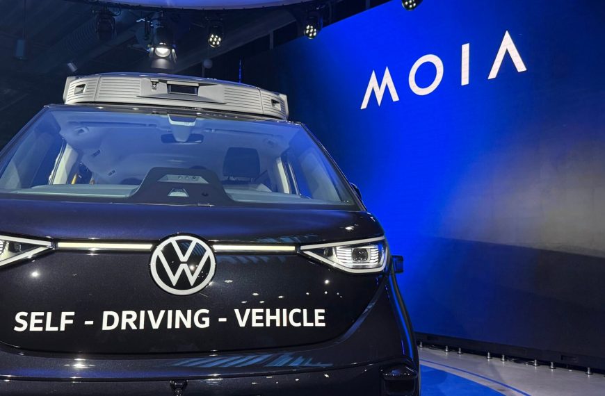 On a fait un tour dans le premier robot taxi de Volkswagen, l’ID. Buzz AD