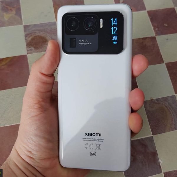 Un second écran au dos du smartphone ? Le Xiaomi 16 nous réserve une belle surprise