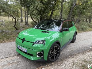 Voitures électriques : cette étude montre que quand il fait froid, mieux vaut en avoir une petite