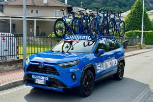 Giro 2025 : dans les coulisses de l’assistance neutre Shimano, la F1 du vélo pro