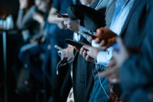 Surveillance des réseaux sociaux : l’État met sur la touche une société française et choisit l’américaine