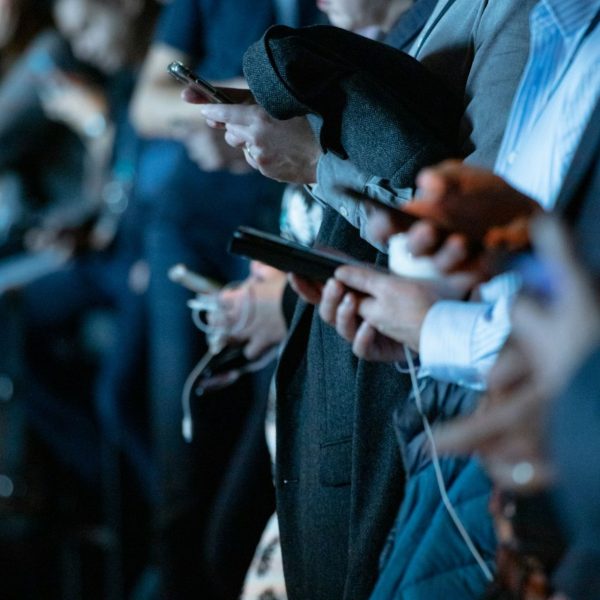 Surveillance des réseaux sociaux : l’État met sur la touche une société française et choisit l’américaine
