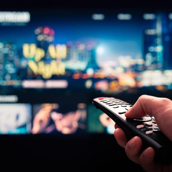 L’image est trop sombre sur votre TV dans certains films et séries ? Voici les réglages à changer
