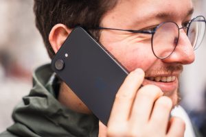 Les utilisateurs d’iPhone peuvent profiter gratuitement de la « vraie » 5G d’Orange