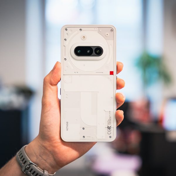 Test du Nothing Phone (3a) : un smartphone stylé et équilibré pour les petits budgets