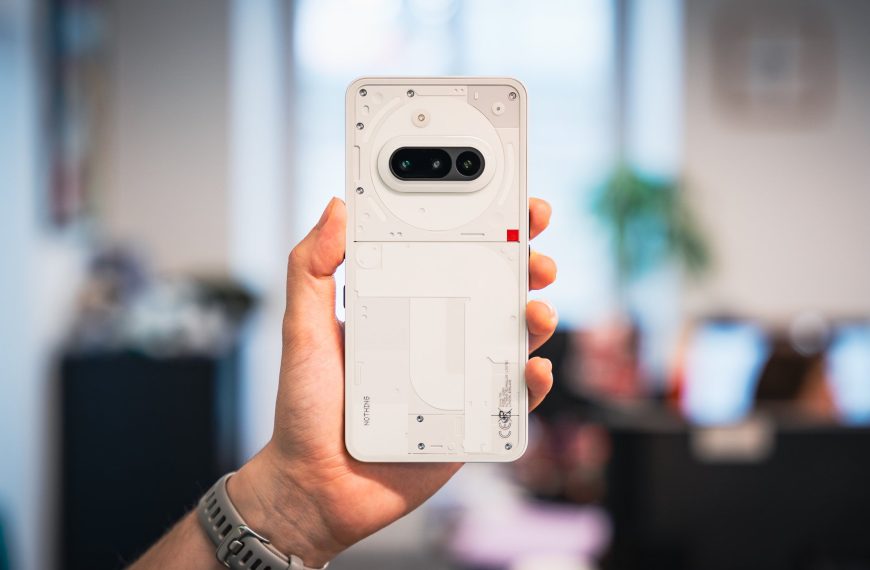Test du Nothing Phone (3a) : un smartphone stylé et équilibré pour les petits budgets