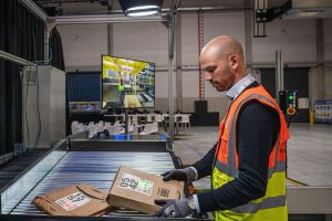 Amazon va accélérer sur l’IA… et réduire ses effectifs