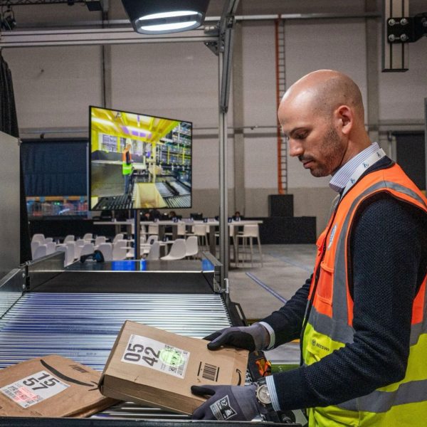 Amazon va accélérer sur l’IA… et réduire ses effectifs