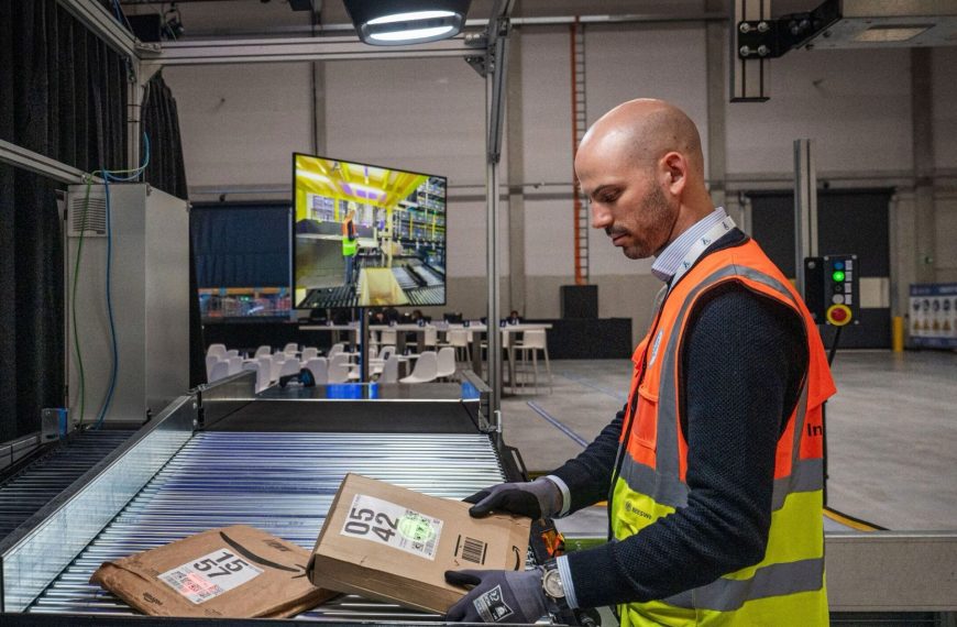 Amazon va accélérer sur l’IA… et réduire ses effectifs
