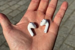 Apple va permettre de déclencher l’appareil photo de votre iPhone avec vos AirPods