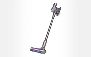 Dyson V8 Advanced : l’aspirateur balai sans fil tombe à son prix le plus bas avant les soldes