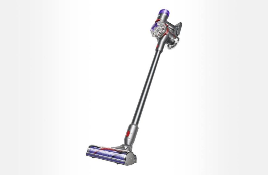 Dyson V8 Advanced : l’aspirateur balai sans fil tombe à son prix le plus bas avant les soldes