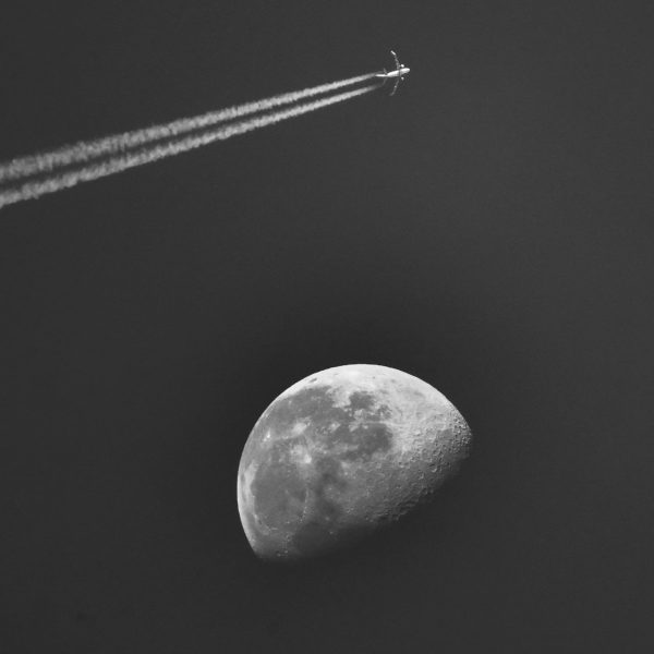Avion Terre-Lune : combien de temps prendrait ce vol inimaginable ?