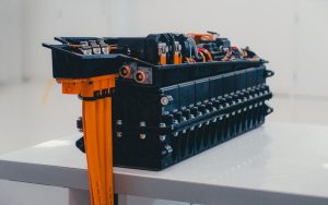 Recharger sa voiture en 18 secondes ? C’est désormais possible avec cette batterie qui vient d’entrer en production