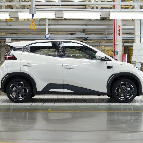 EXCLUSIF – BYD dévoile sa première voiture électrique européenne