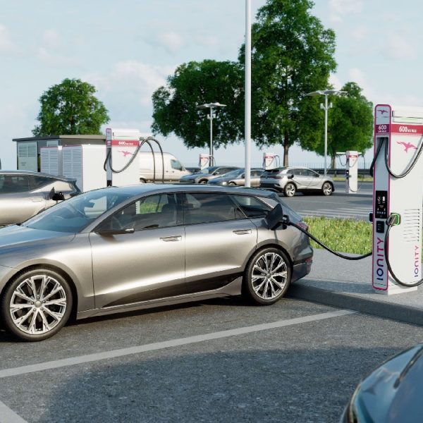 Ces bornes ultra rapides arrivent en Europe, elles promettent 300 km d’autonomie en 8 minutes