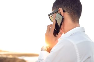 Certains appels indésirables permettent de cloner votre voix et de créer des deepfakes