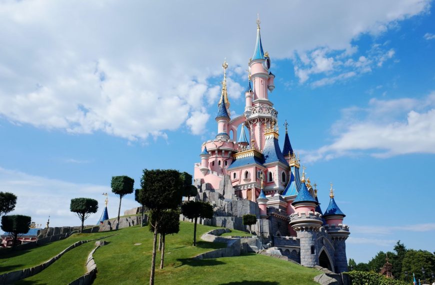 Fuite de données chez Disneyland Paris ? Des pirates diffusent « des milliers d’informations sensibles »