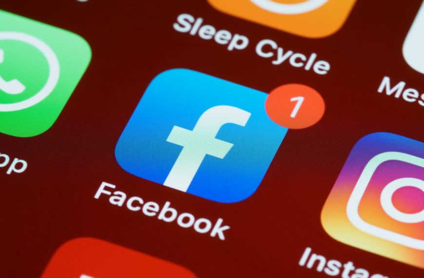 Facebook va transformer toutes les vidéos que vous publiez en Reels