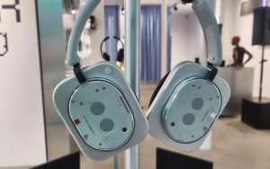 Le casque Nothing Headphone (1) se dévoile dans cette fuite avec un look rétro et transparent qu’on n’avait pas vu venir