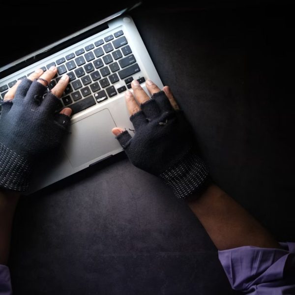 La police française arrête les 4 pirates derrière BreachForums, le supermarché des données volées