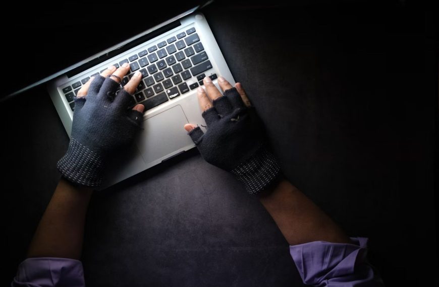 La police française arrête les 4 pirates derrière BreachForums, le supermarché des données volées
