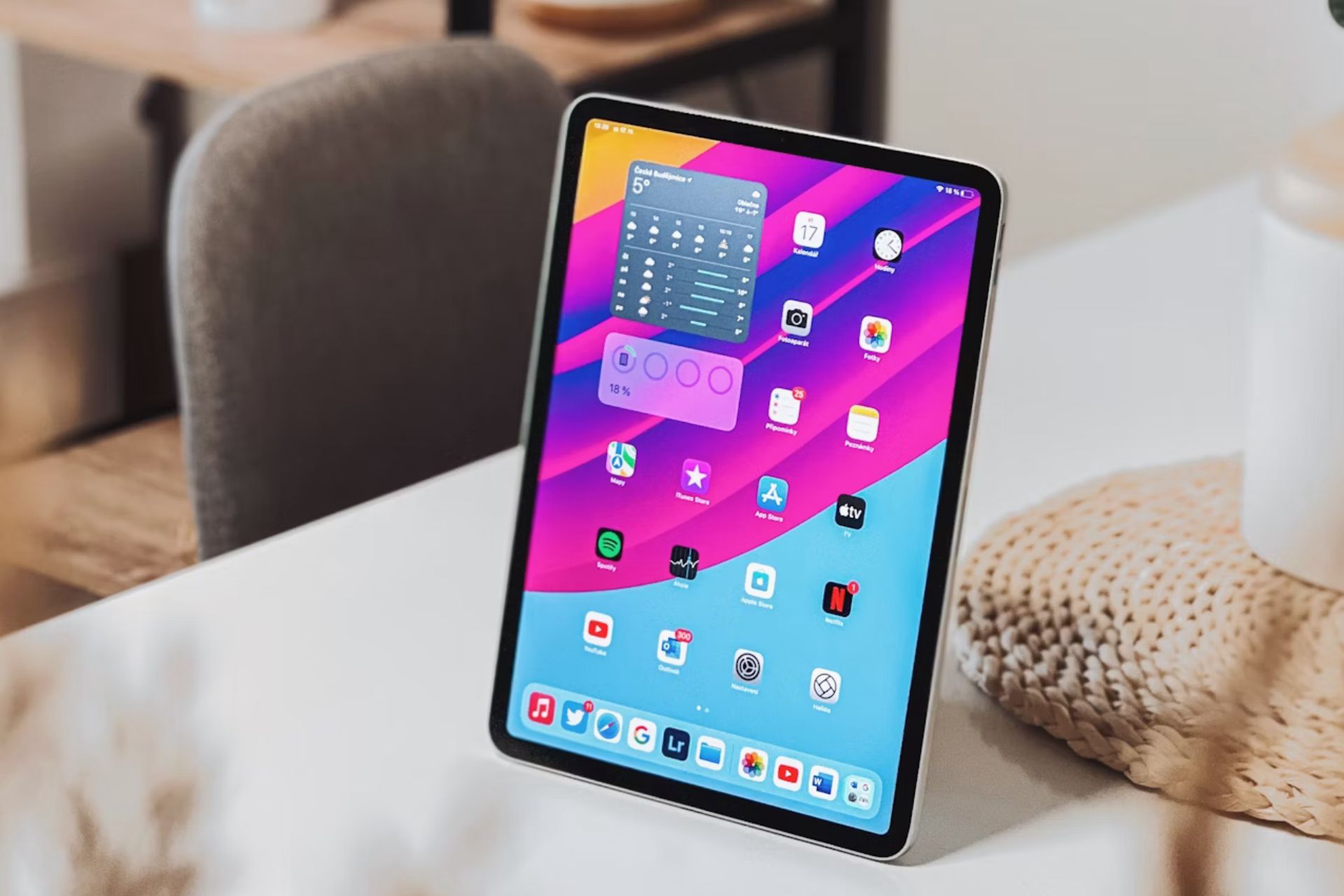 La dernière bêta d’iOS cache un indice sur le futur écran connecté d’Apple
