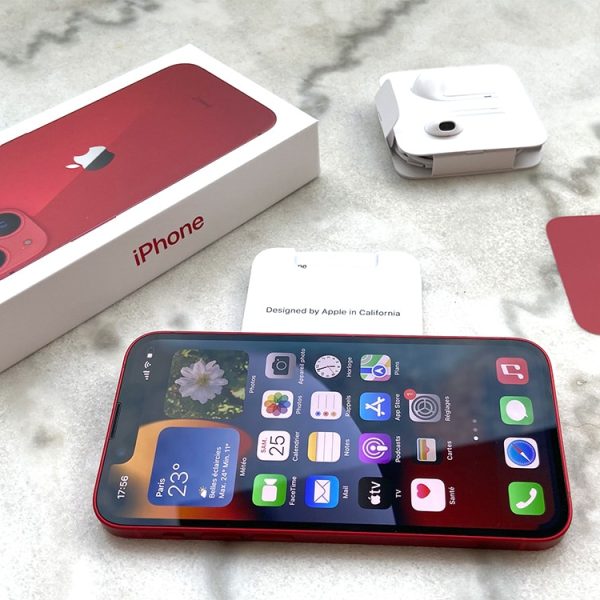 Avec l’iPhone 17, Apple s’éloigne encore un peu plus des formats compacts