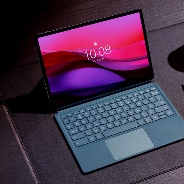 La Lenovo Yoga Tab Plus : boostée pour l’IA, cette tablette tactile est faite pour vous