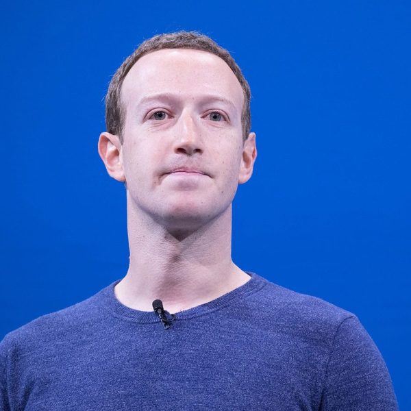 Des chèques à 100 millions : Mark Zuckerberg dépense sans compter pour muscler son nouveau labo IA