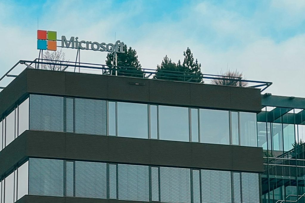 Microsoft s’apprête à annoncer des milliers de licenciements : l’IA est en cause