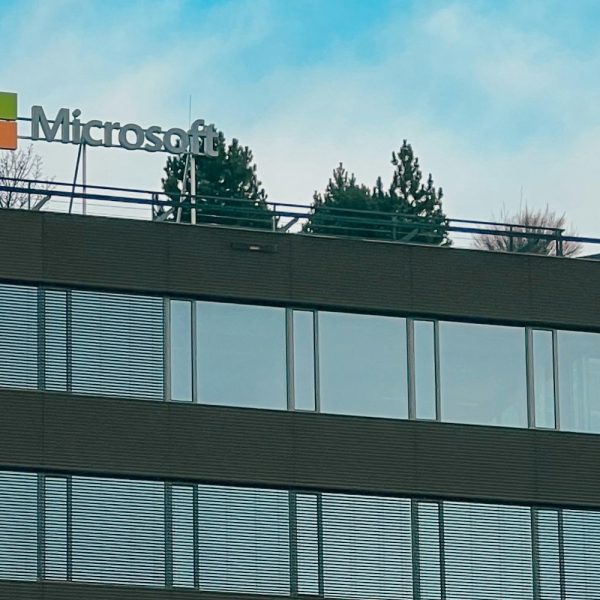 Microsoft s’apprête à annoncer des milliers de licenciements : l’IA est en cause