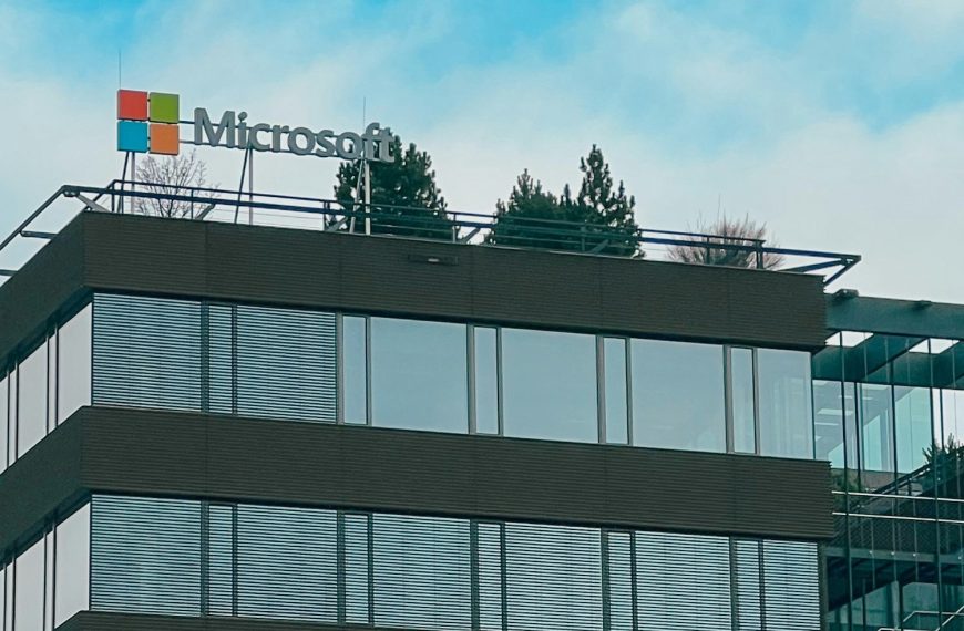 Microsoft s’apprête à annoncer des milliers de licenciements : l’IA est en cause
