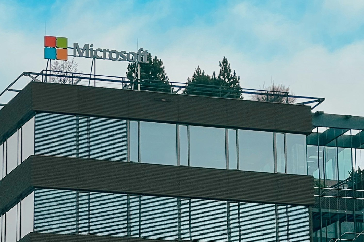 Microsoft s’apprête à annoncer des milliers de licenciements : l’IA est en cause
