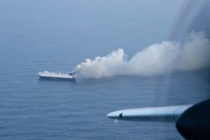 Le cargo « Morning Midas » brûle : 3 000 voitures en feu dont 800 électriques