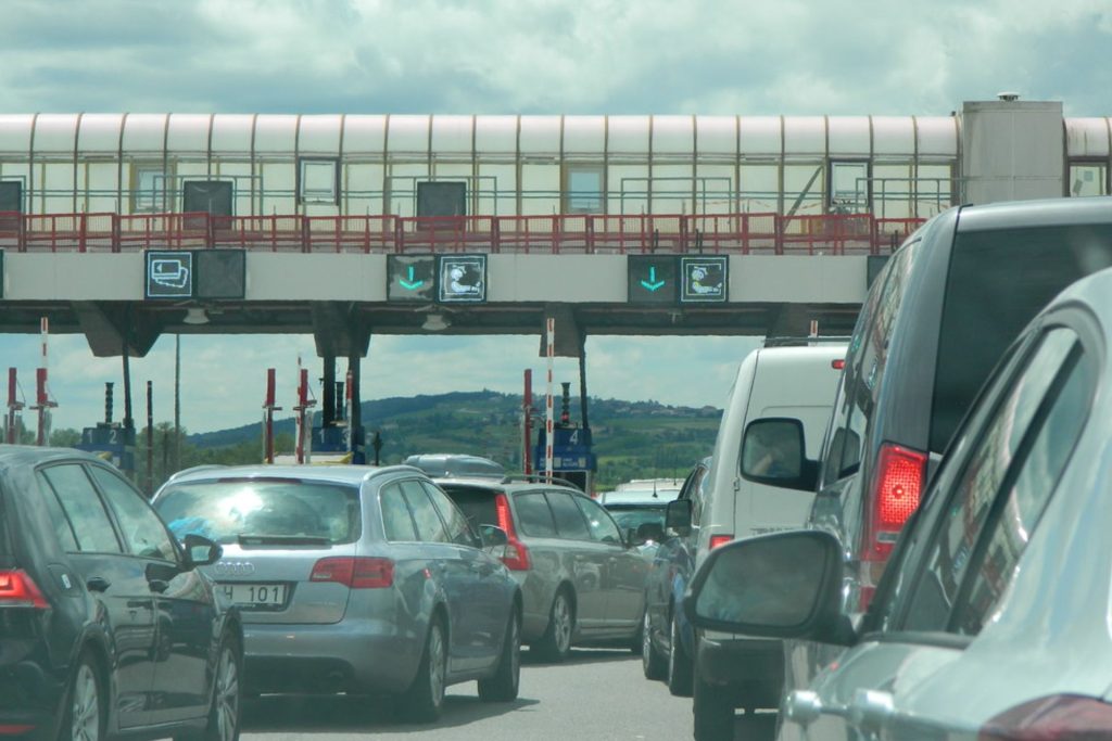 Arnaque aux péages : un « fléau grandissant » se propage en France à l’approche de l’été