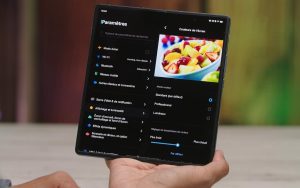 Et voici le smartphone pliable le plus léger au monde