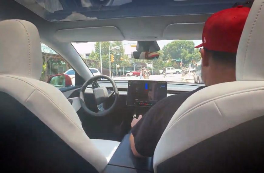 Tesla lance ses Robotaxi avec un tarif unique : les passagers racontent leur première expérience