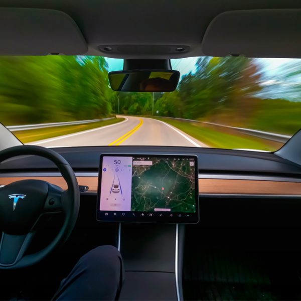 Tesla : ventes en chute libre, Musk dégaine son coupable de service