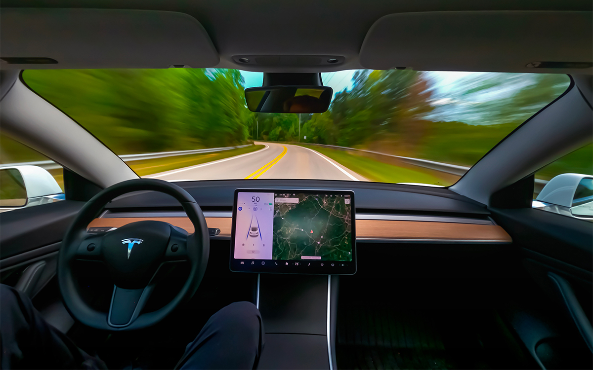 Tesla : ventes en chute libre, Musk dégaine son coupable de service