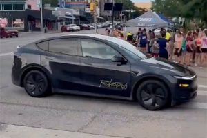 Un premier Tesla Robotaxi filmé en ville : lancement prévu dans 10 jours