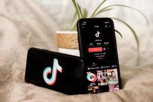 TikTok bannit #SkinnyTok, la tendance qui idéalise la maigreur extrême