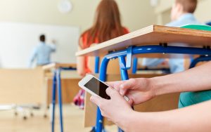 Faut-il bloquer ChatGPT, Gemini et Mistral AI pendant les épreuves du bac dans toute la France ? Ce pays l’a fait