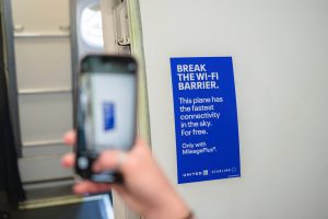 Interférences avec les avions : une compagnie suspend Starlink