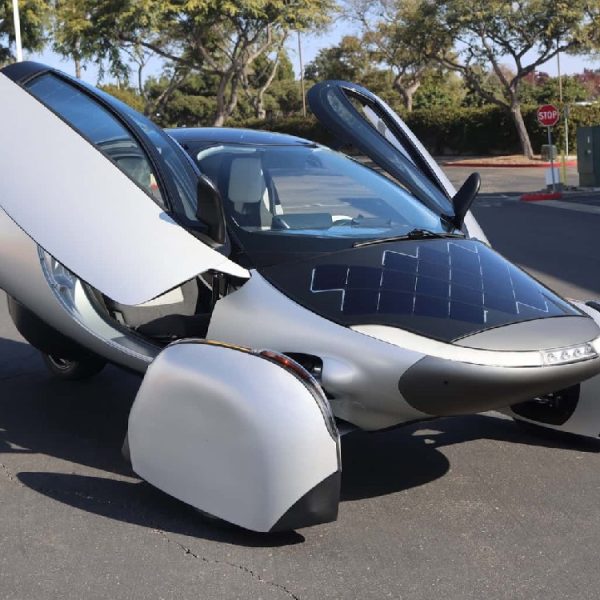 Cette voiture solaire est prête pour la production, suivez en direct ici le lancement de ce futur véhicule qui ne nécessite pas de recharge