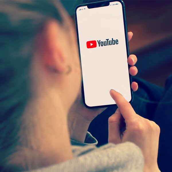 L’explosion de vidéos générées par IA vous effraie ? Mauvaise nouvelle, elles arrivent en force sur YouTube