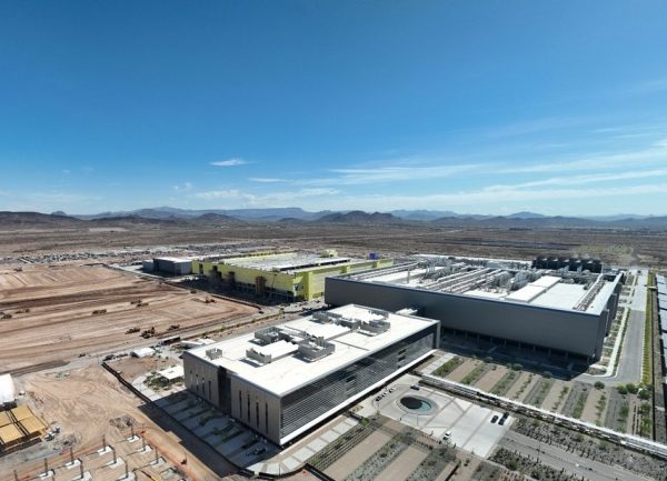 Telex : TSMC accélère en Arizona et Samsung freine au Texas,Plainte antitrust contre Google sur l'IA en Europe, CoreWeave rachète Core Scientific 9 Md$
