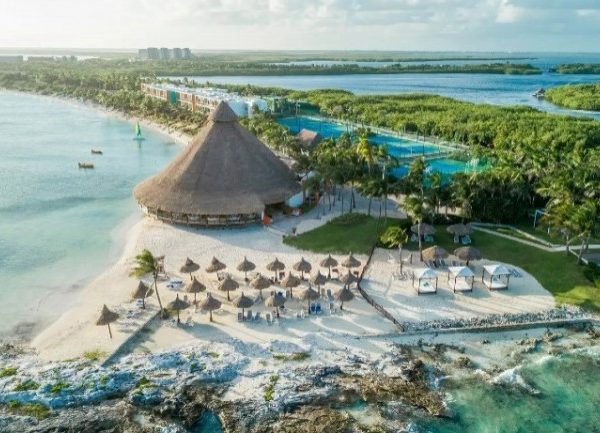 Club Med taille son chatbot pour Whatsapp