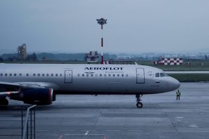 Telex : Aeroflot paralysé par une cyberattaque, Des modems dans les grues brouillent la 3G, Google délaissé au profit de ChatGPT