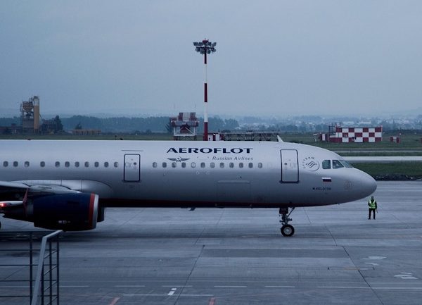 Telex : Aeroflot paralysé par une cyberattaque, Des modems dans les grues brouillent la 3G, Google délaissé au profit de ChatGPT